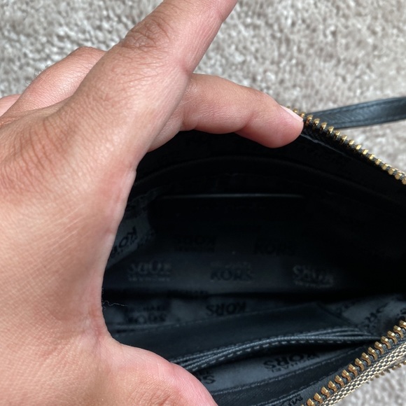 Michael Kors wristlet - Picture 3 of 4